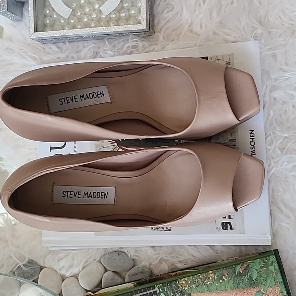 EUC Steve Madden stilettos